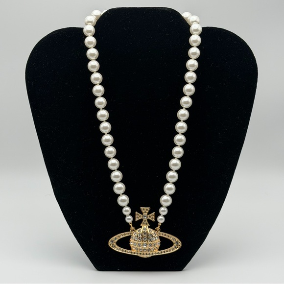 Vivienne Westwood Jewelry - VIVIENNE WESTWOOD PEARL SATURN ORB NECKLACE – GOLD TONE & CRYSTAL